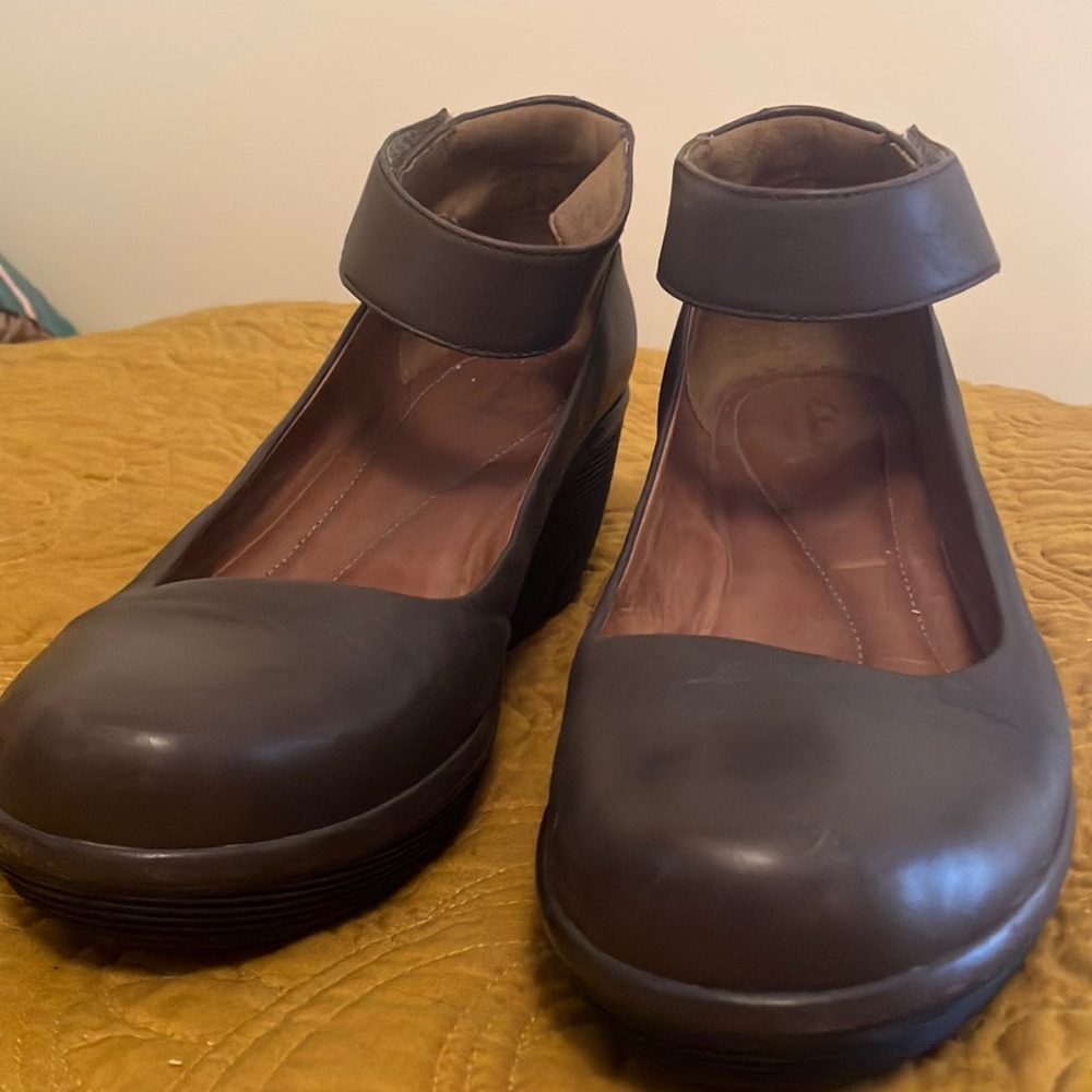 Clarks Artisan Mary Janes size 10 w
